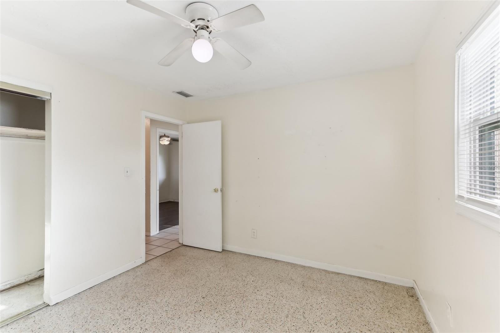 230 DAVISON AVE NE