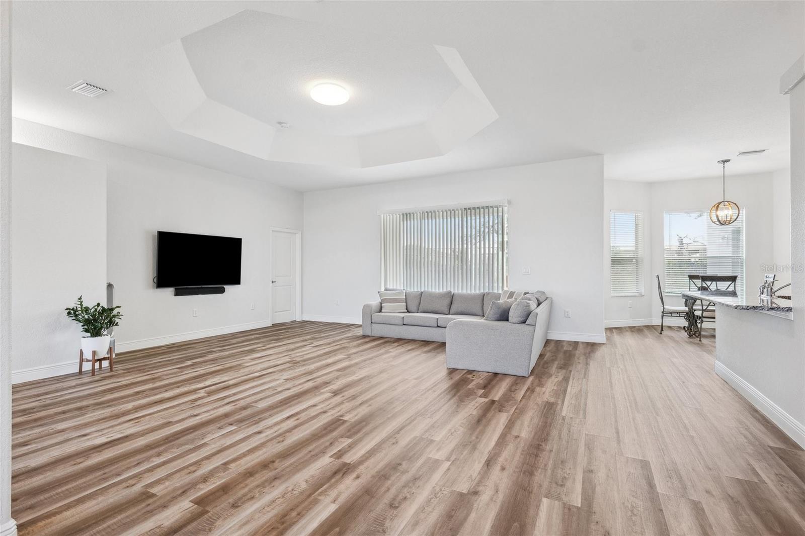 13096 LINZIA LN