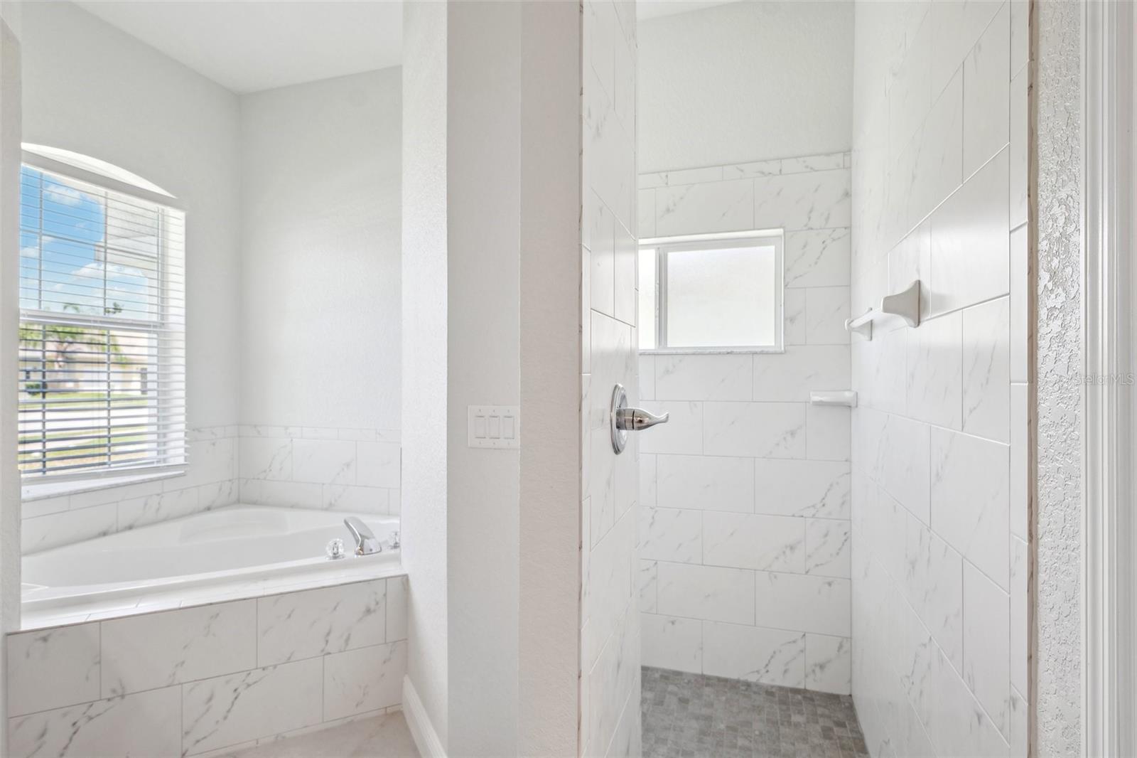 13096 LINZIA LN