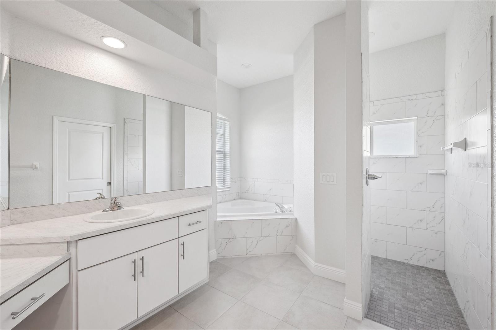 13096 LINZIA LN