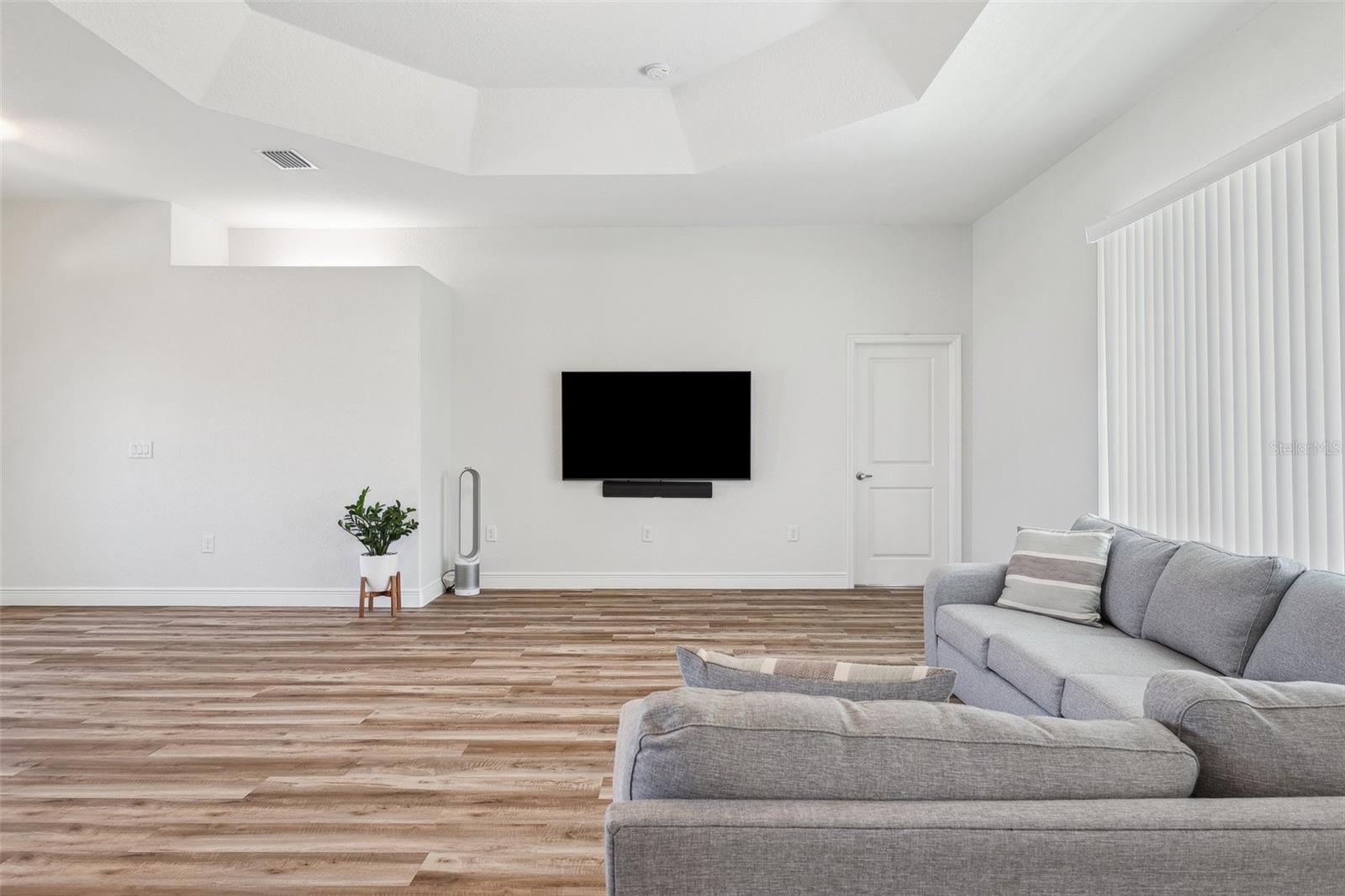 13096 LINZIA LN