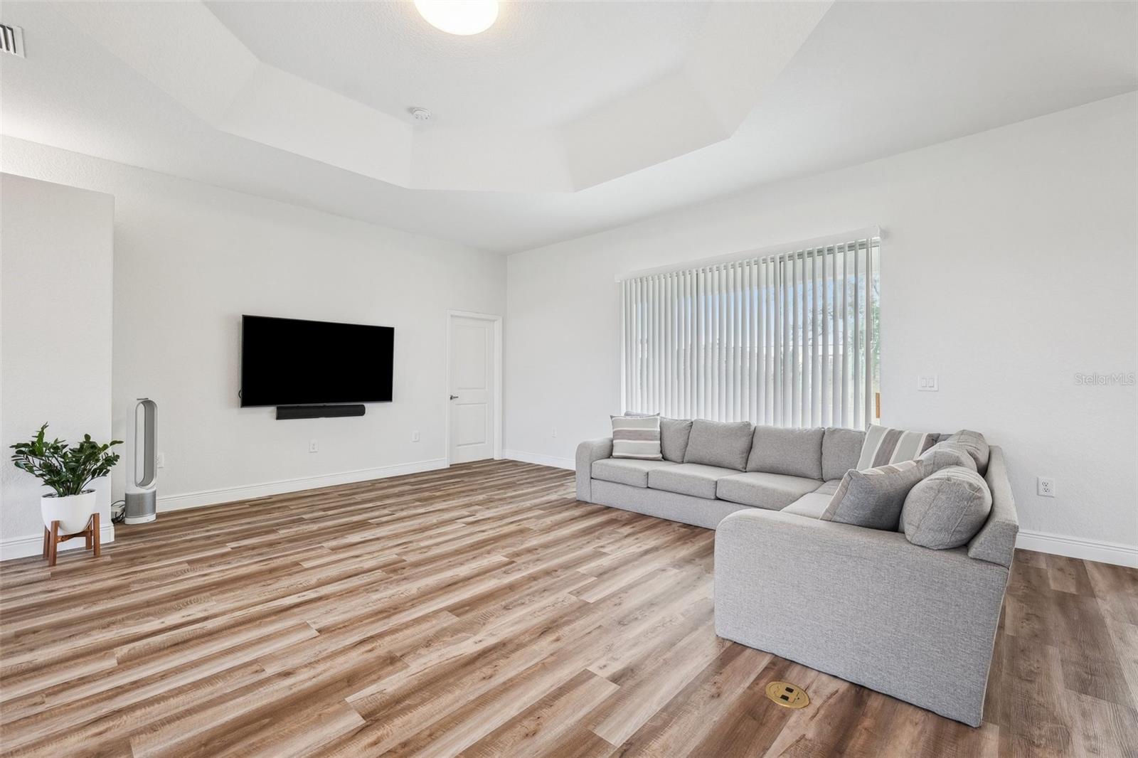 13096 LINZIA LN