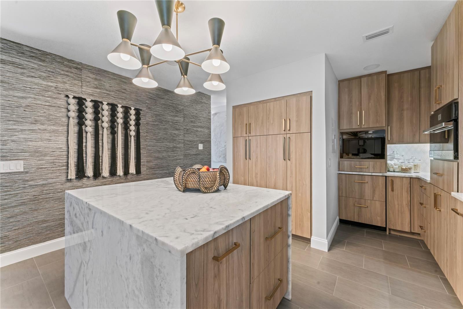 4950 BAYSHORE BLVD #27