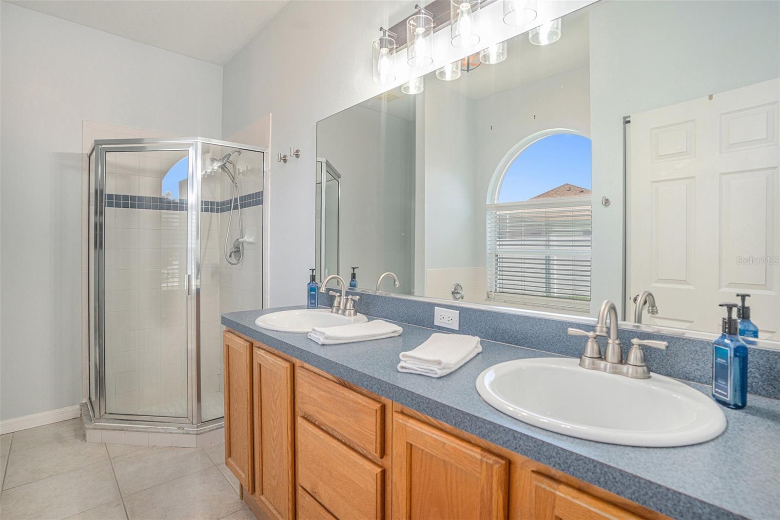 1135 MILLBROOK CIR