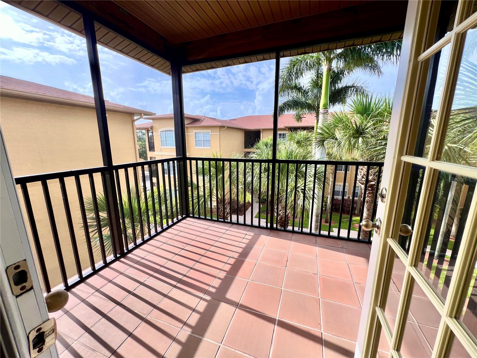4333 BAYSIDE VILLAGE DR #327