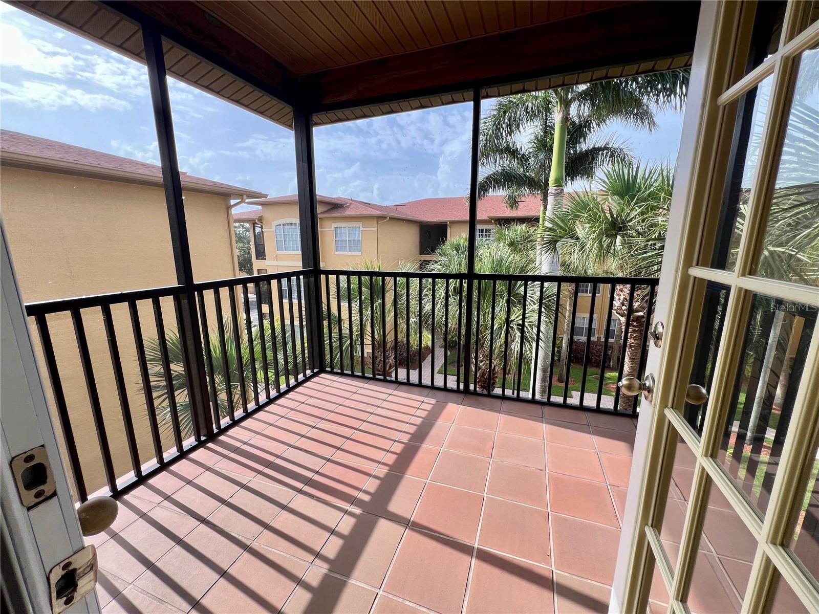 4333 BAYSIDE VILLAGE DR #327