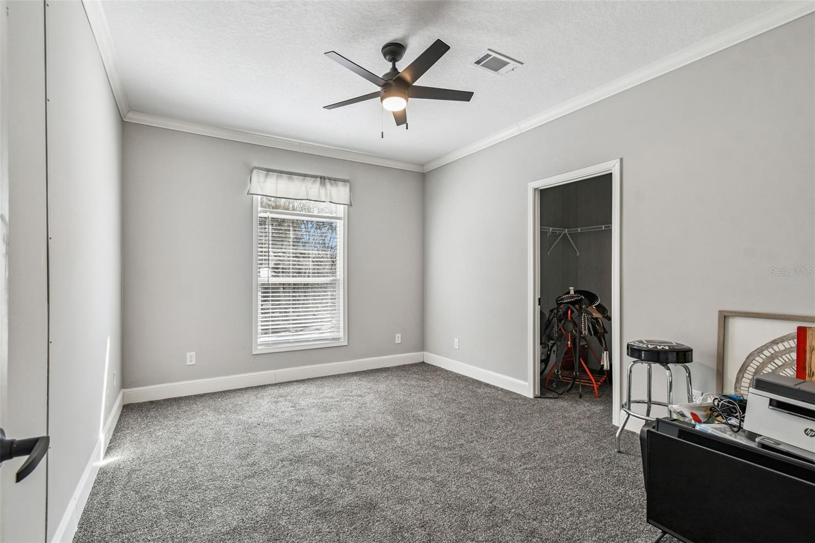 12015 GLADWIN AVE
