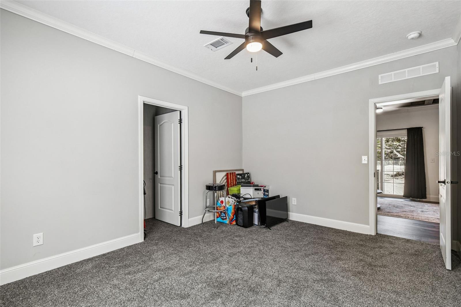 12015 GLADWIN AVE