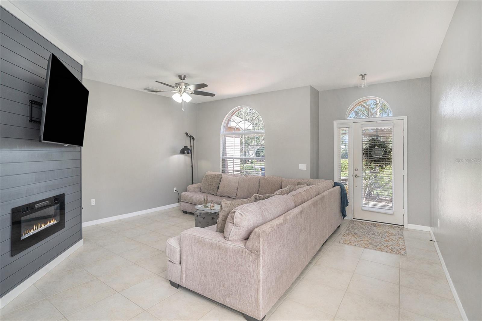 1135 MILLBROOK CIR