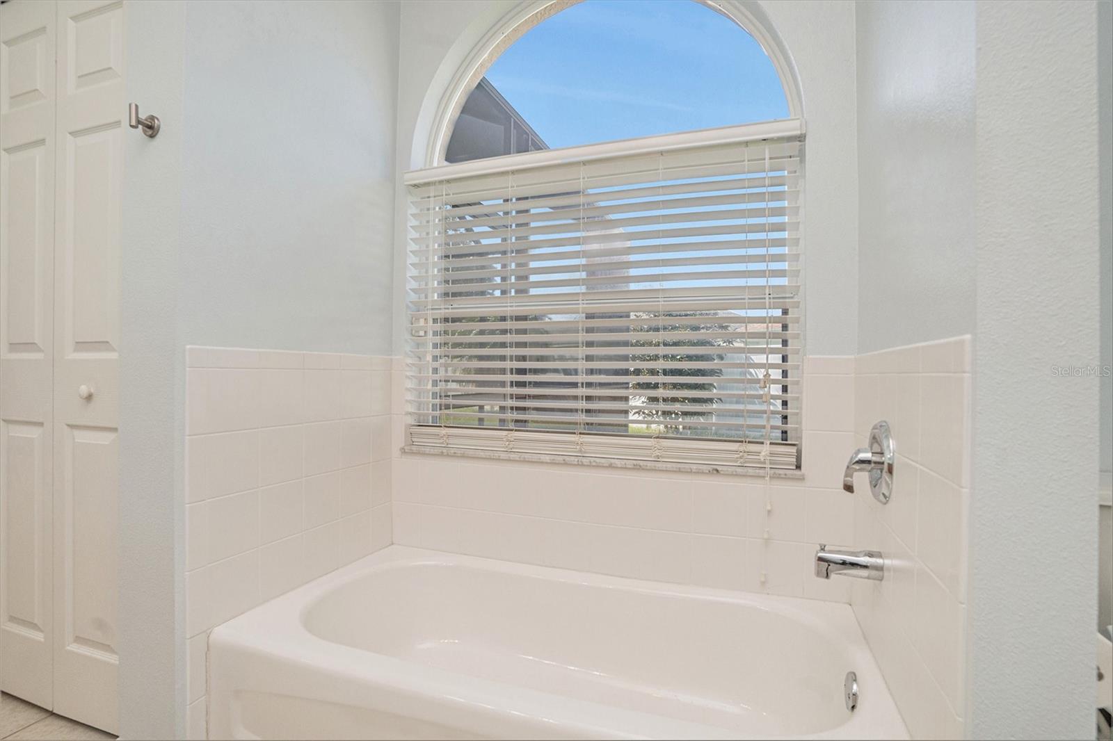 1135 MILLBROOK CIR