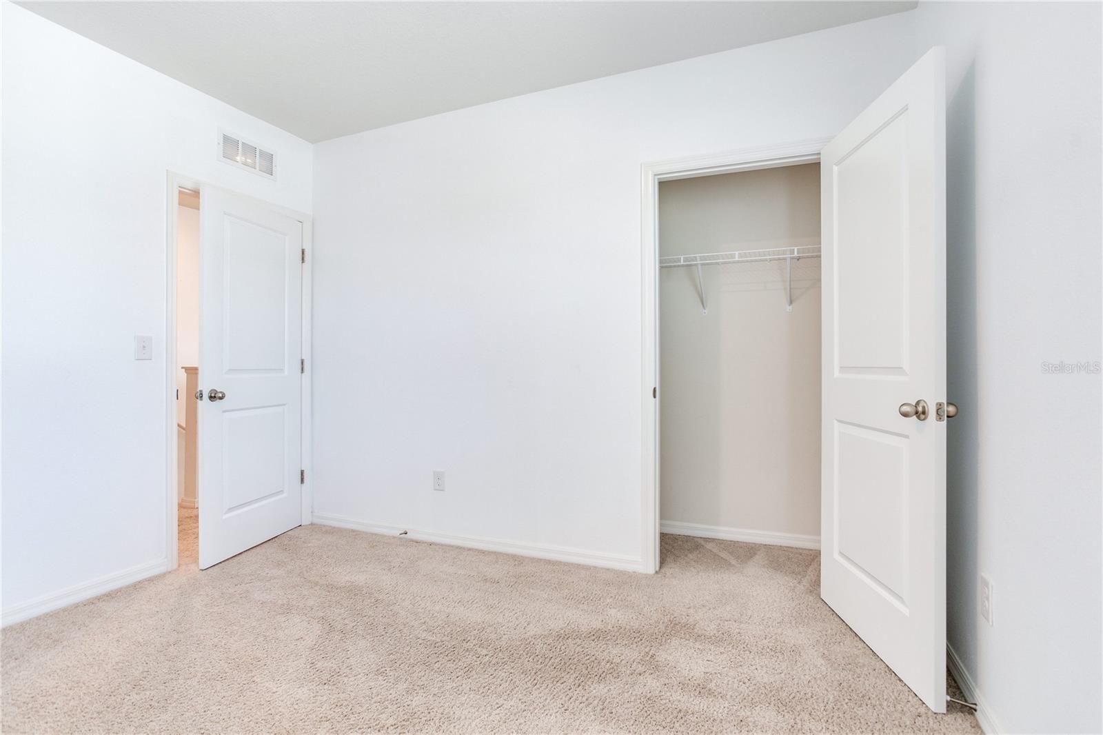 2412 KNIGHT ISLAND DR