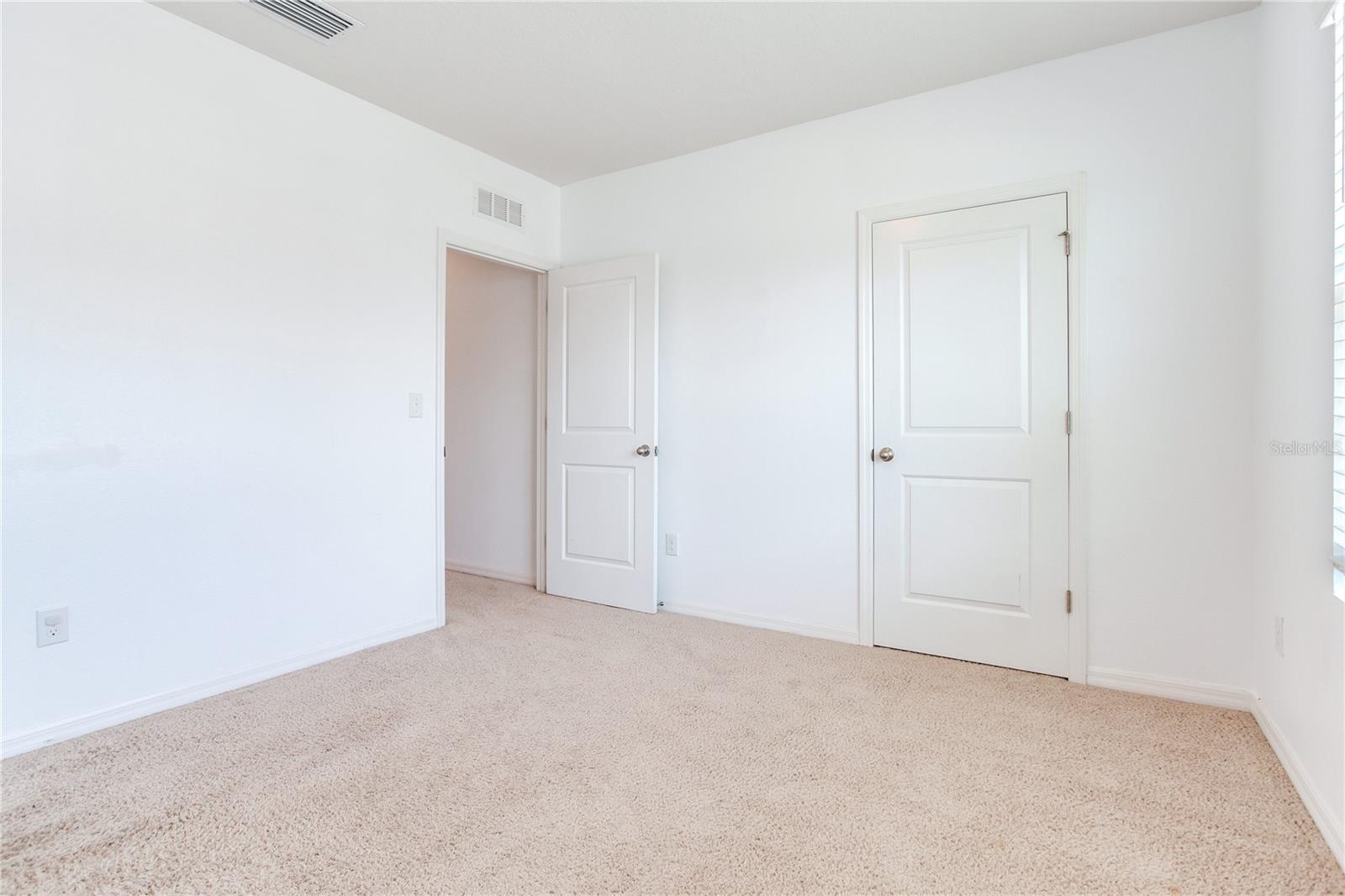 2412 KNIGHT ISLAND DR