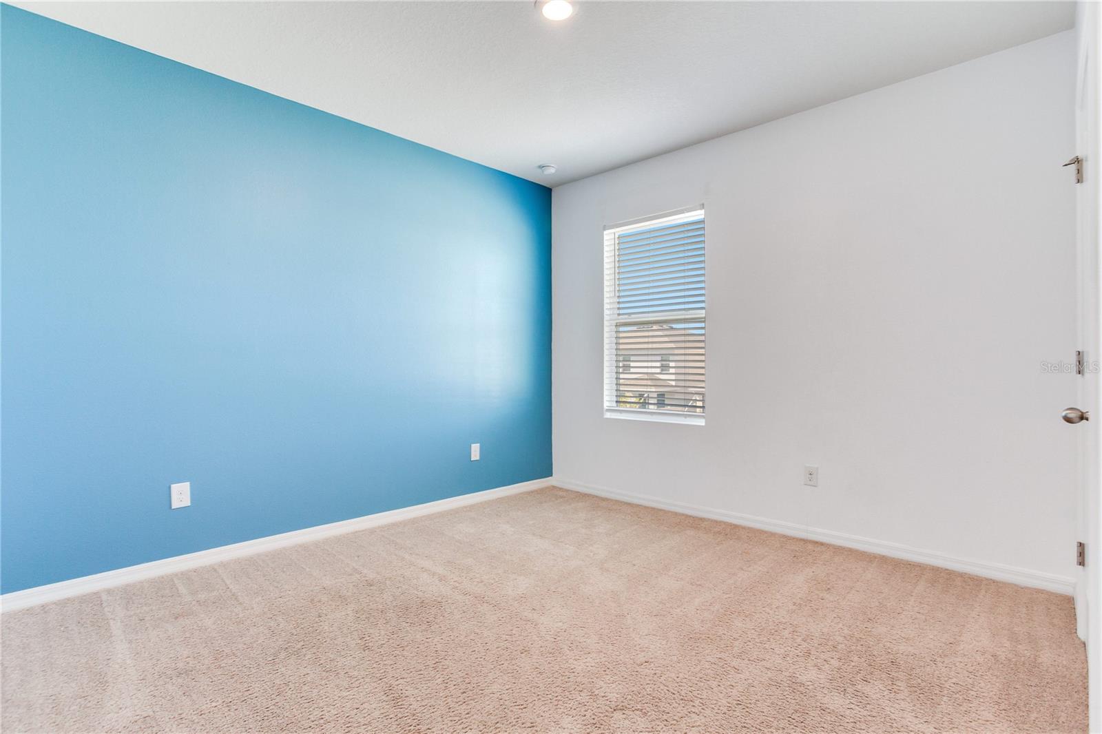 2412 KNIGHT ISLAND DR