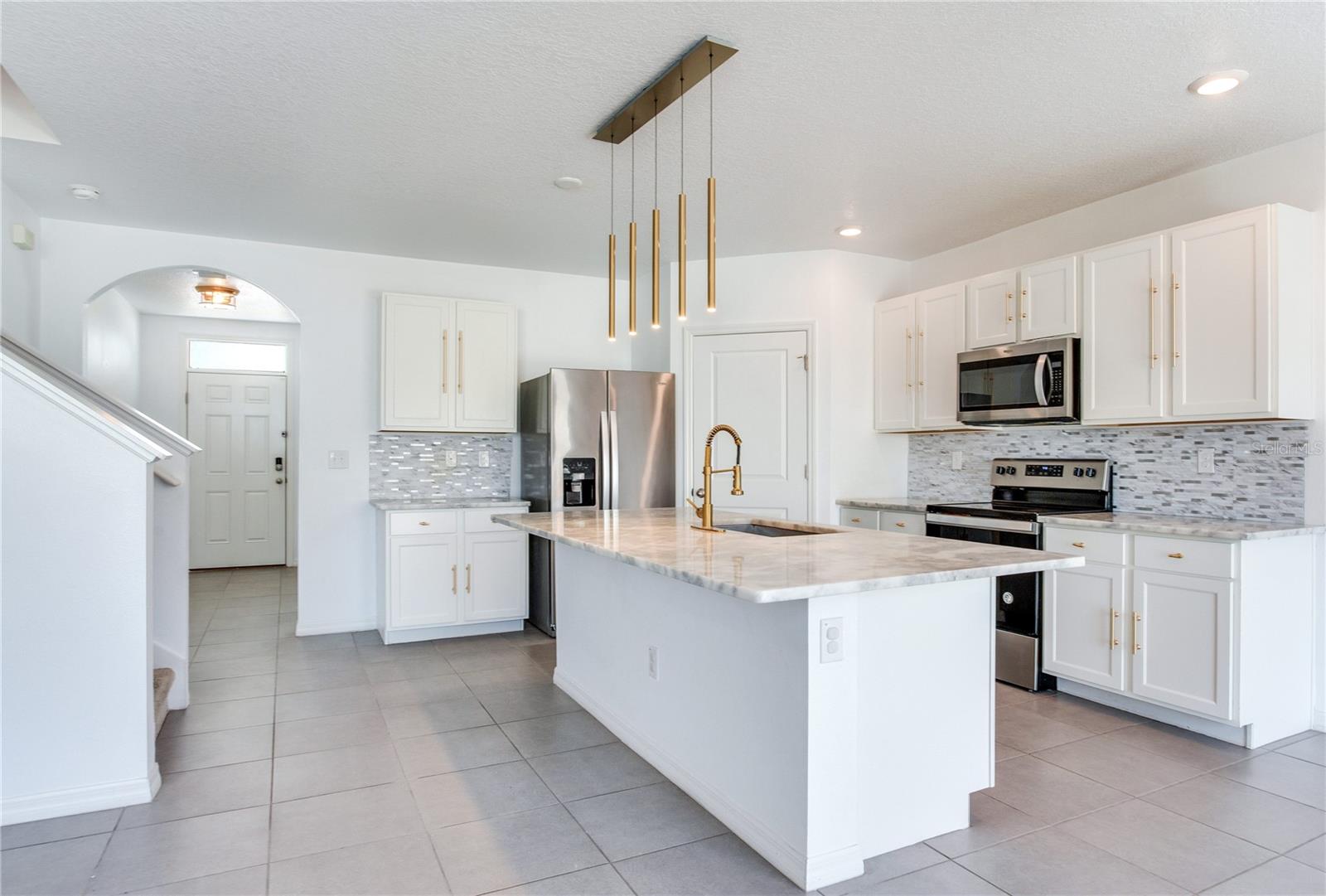 2412 KNIGHT ISLAND DR