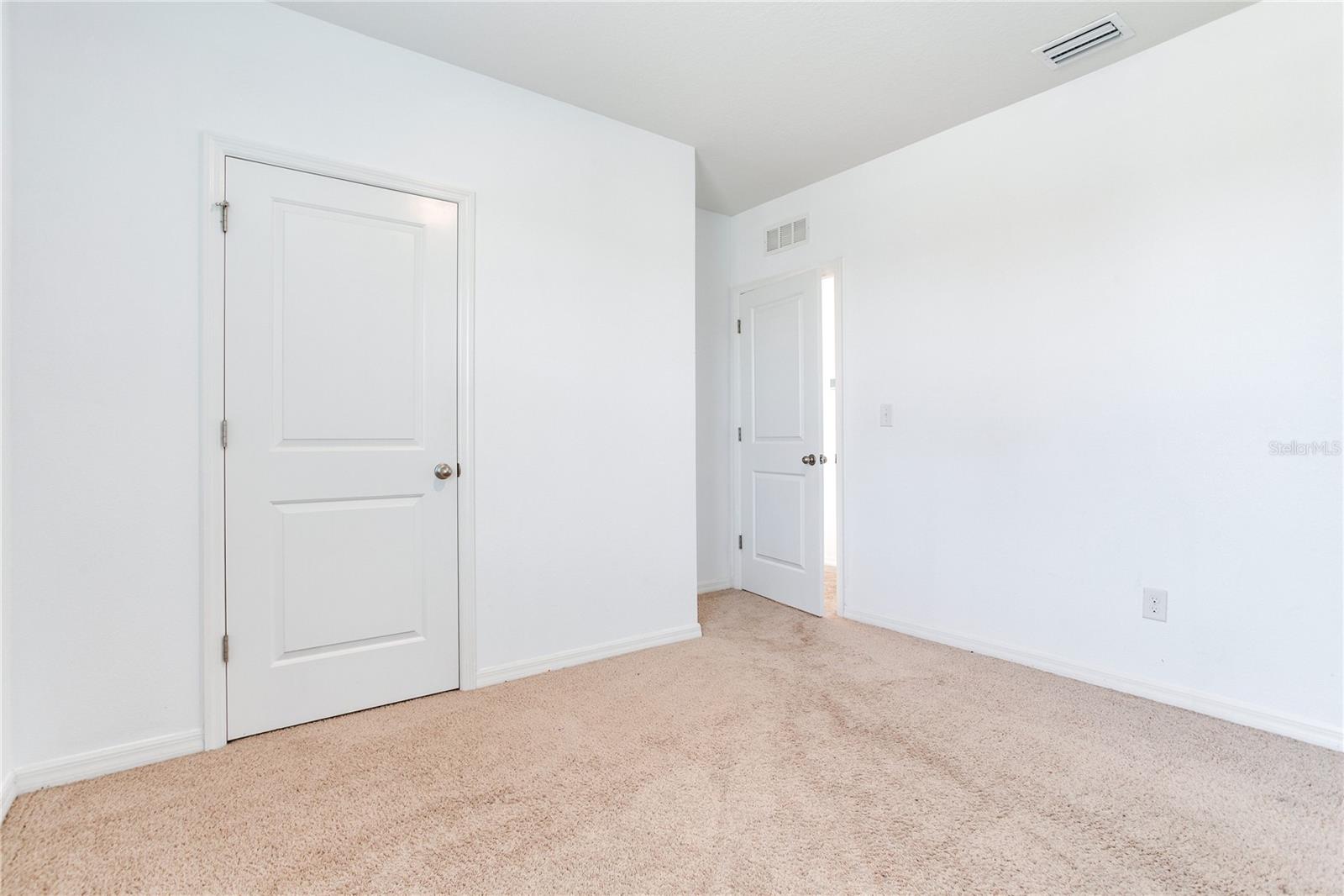 2412 KNIGHT ISLAND DR