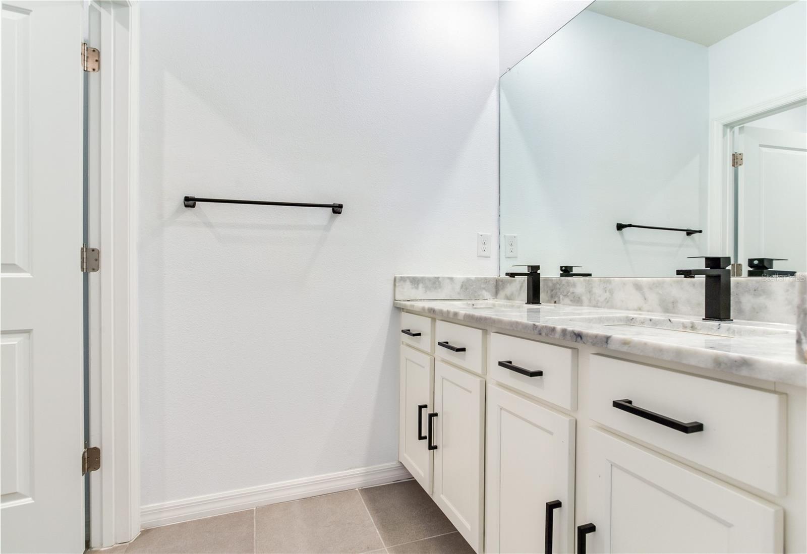 2412 KNIGHT ISLAND DR