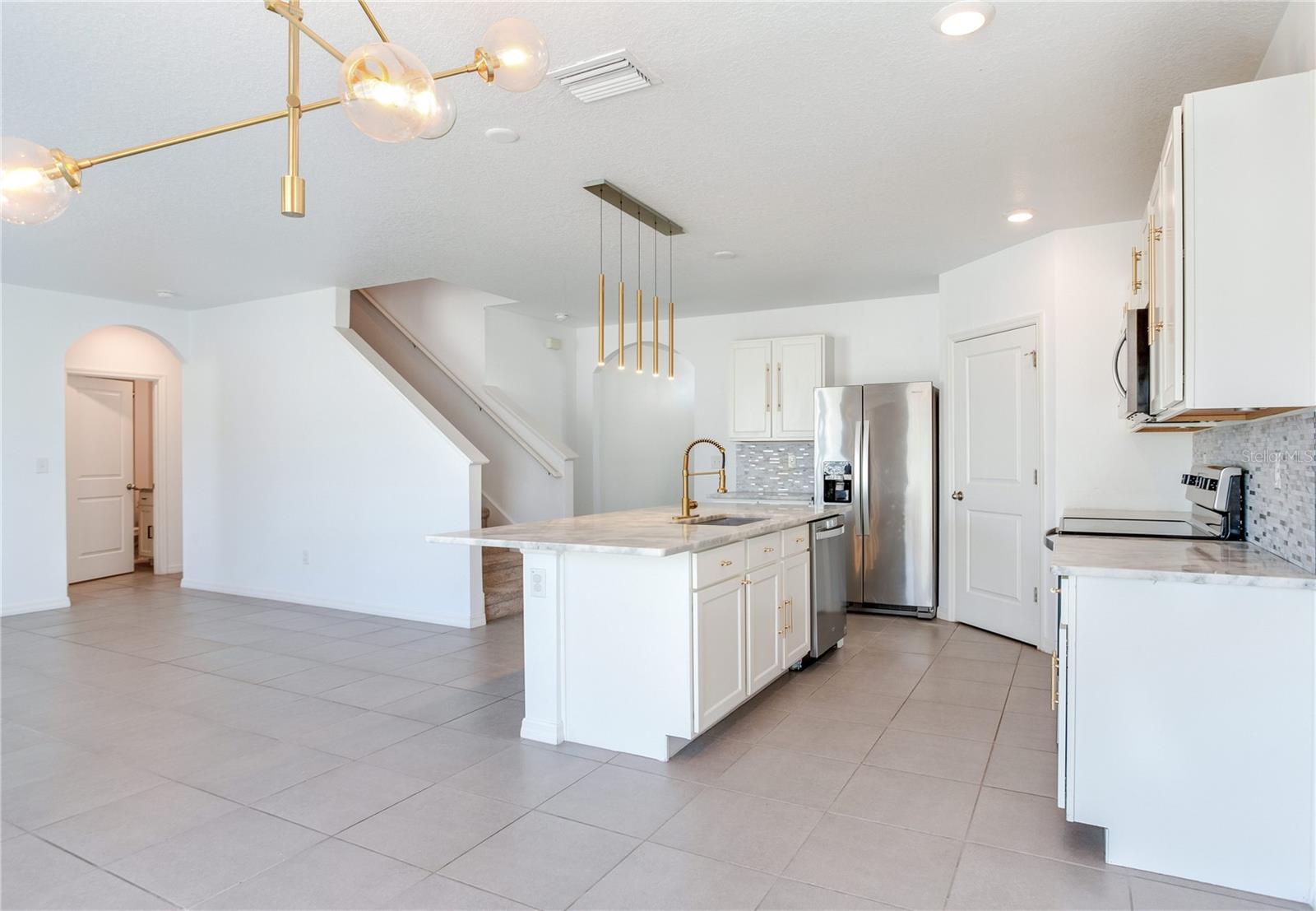 2412 KNIGHT ISLAND DR