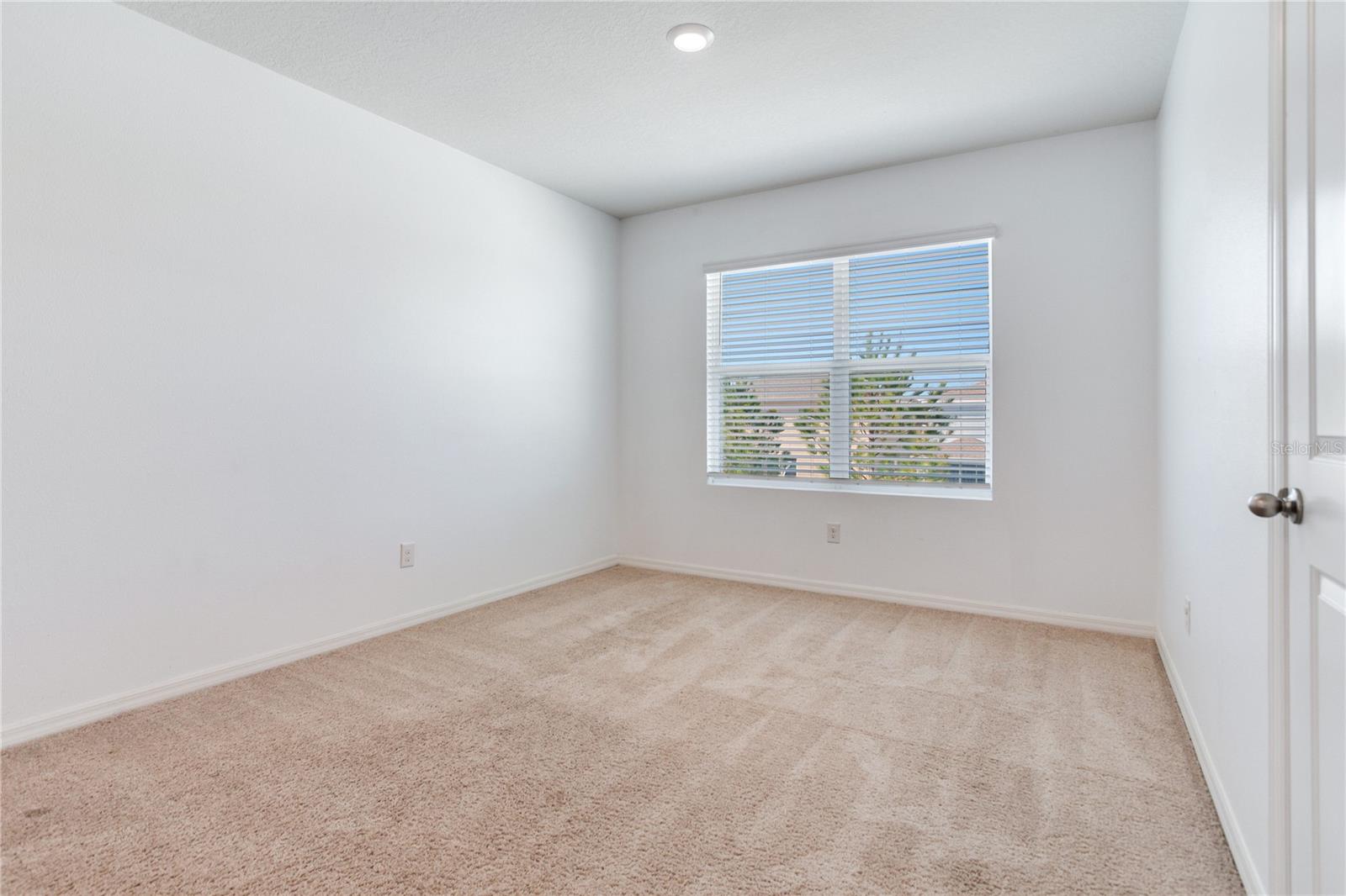 2412 KNIGHT ISLAND DR