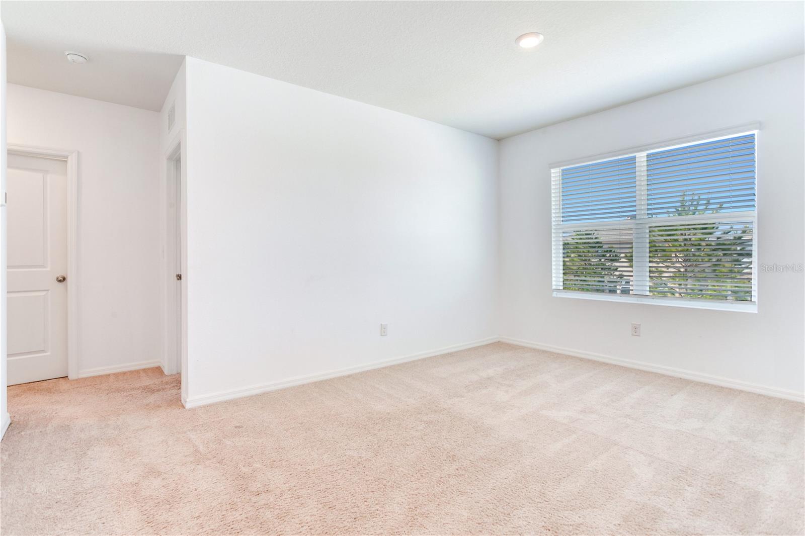 2412 KNIGHT ISLAND DR