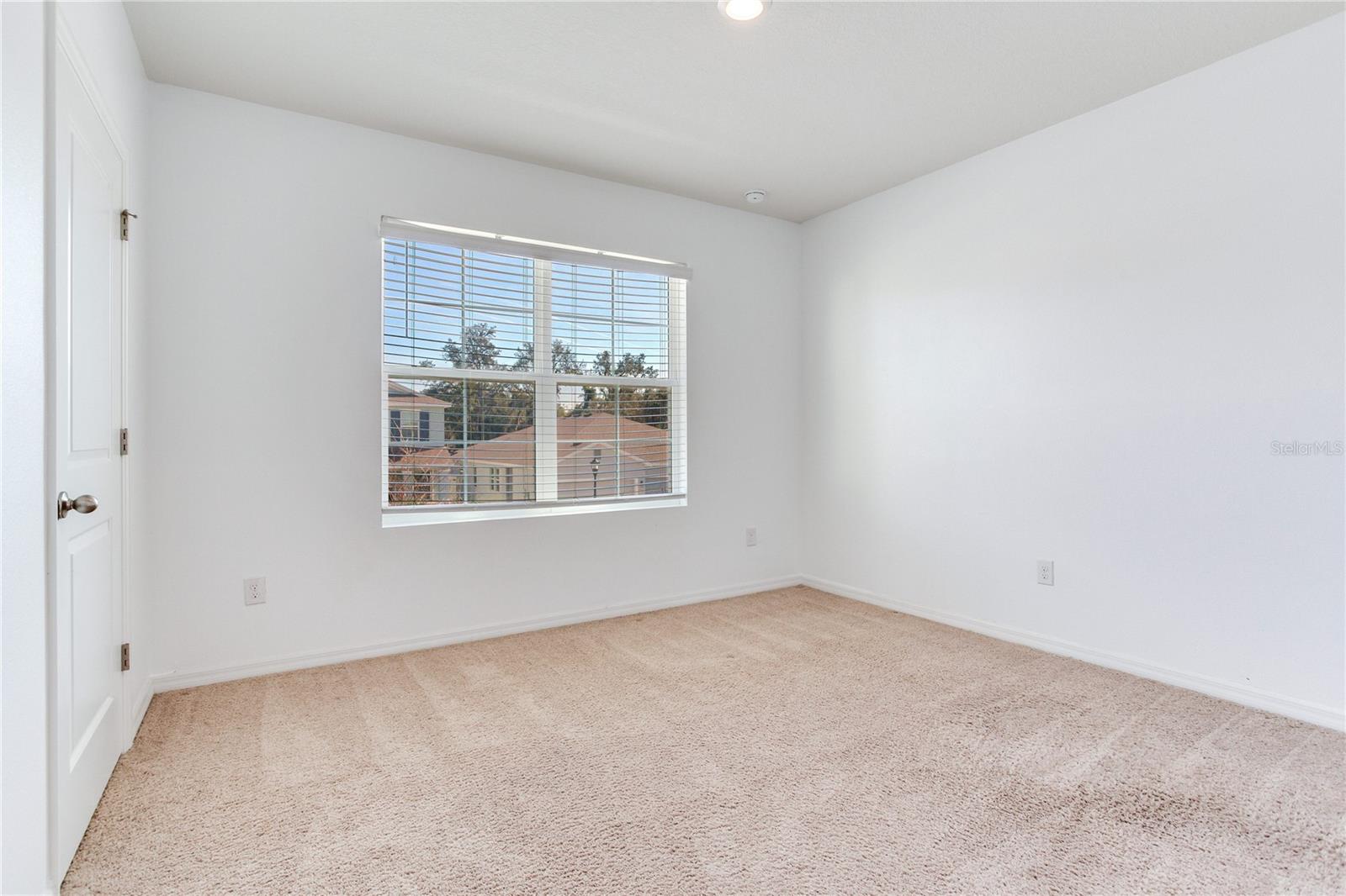 2412 KNIGHT ISLAND DR