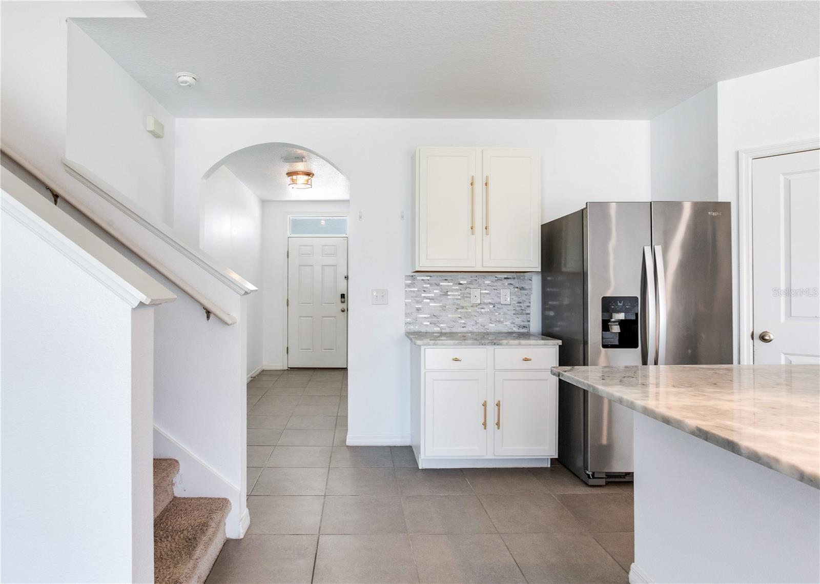 2412 KNIGHT ISLAND DR