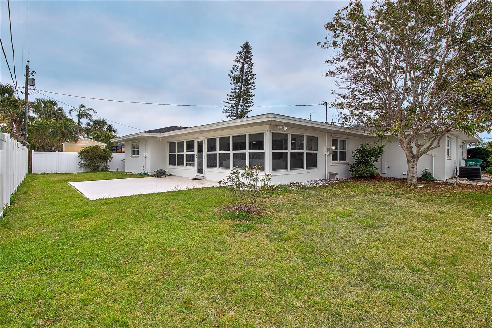 4331 HARBOR HILLS DR