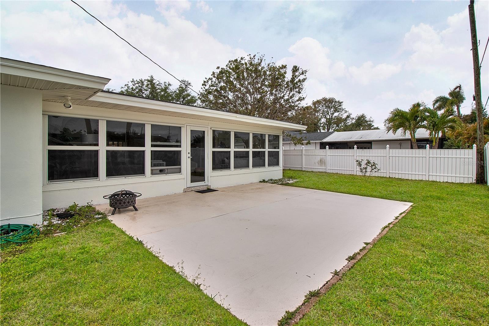 4331 HARBOR HILLS DR