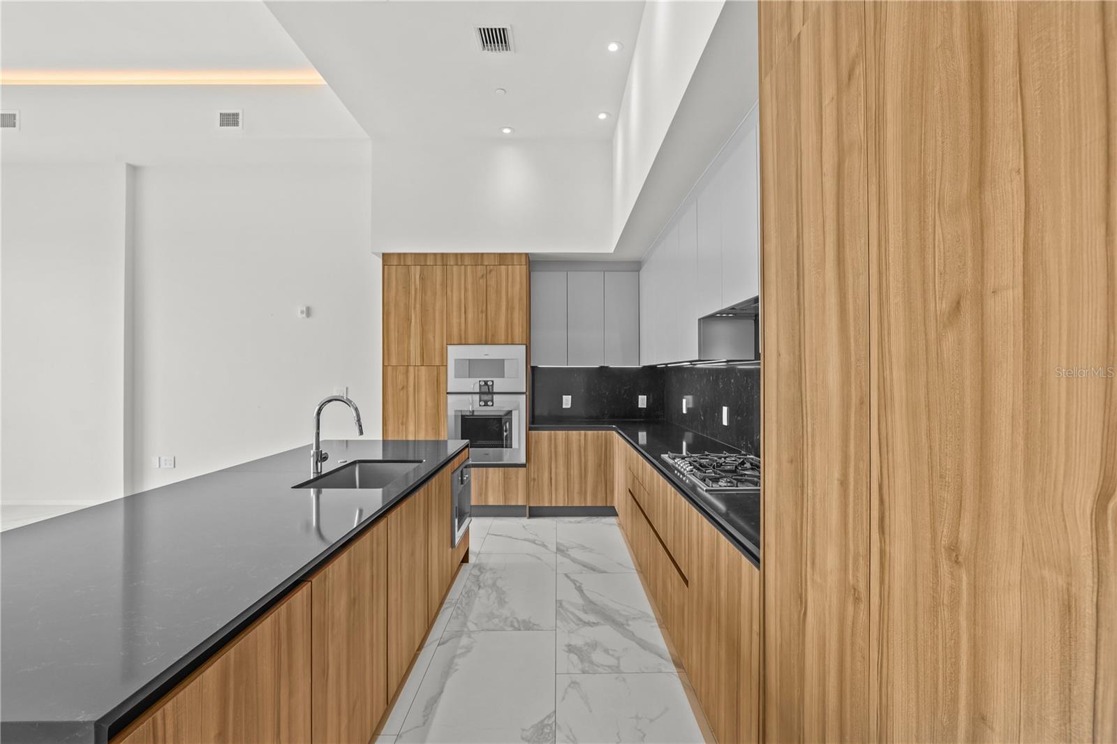 1020 SUNSET POINT RD #710