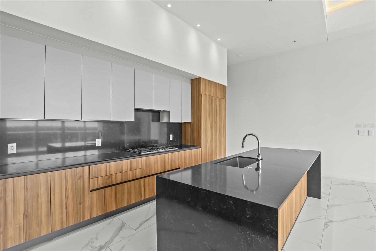 1020 SUNSET POINT RD #710