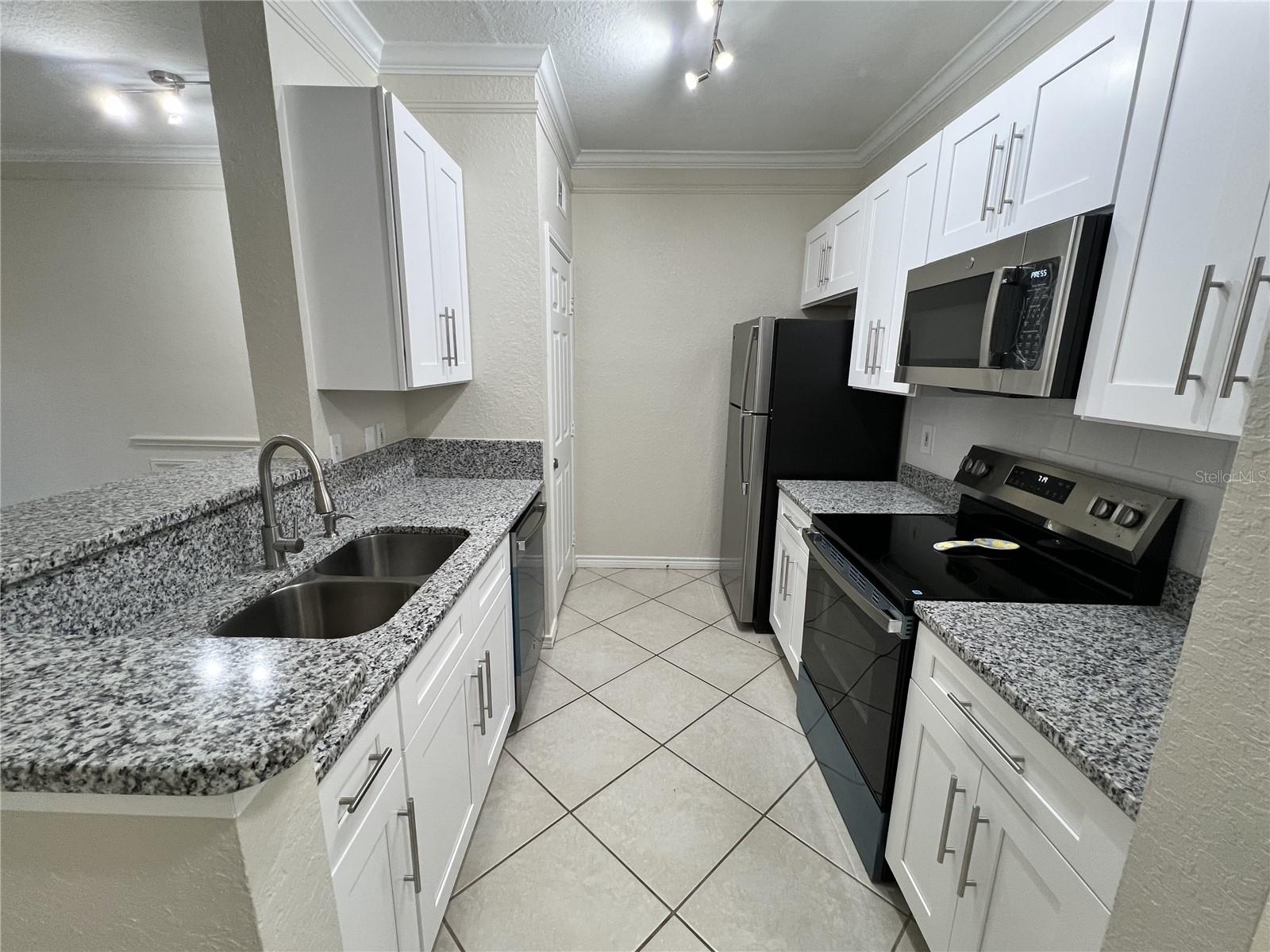 4323 BAYSIDE VILLAGE DR #202
