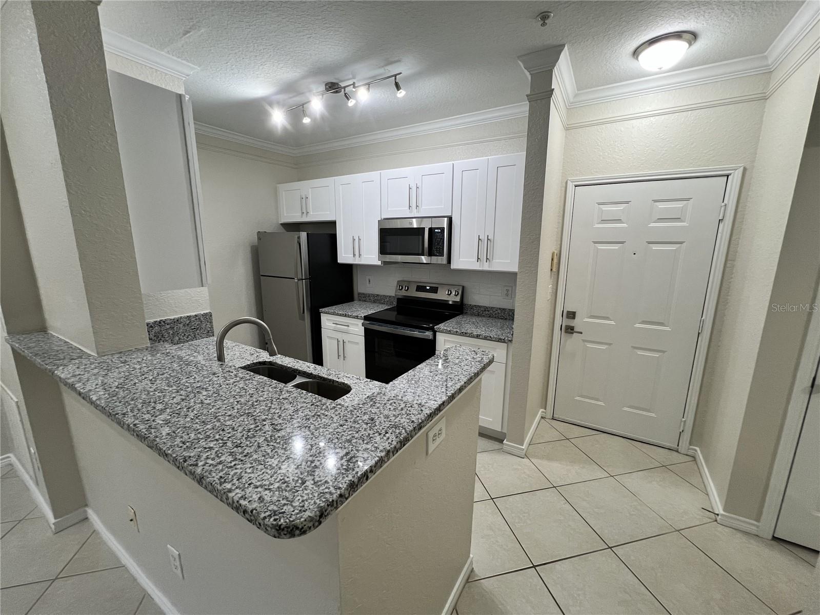 4323 BAYSIDE VILLAGE DR #202
