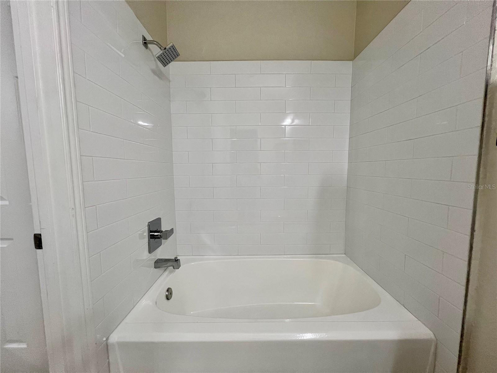 4323 BAYSIDE VILLAGE DR #202