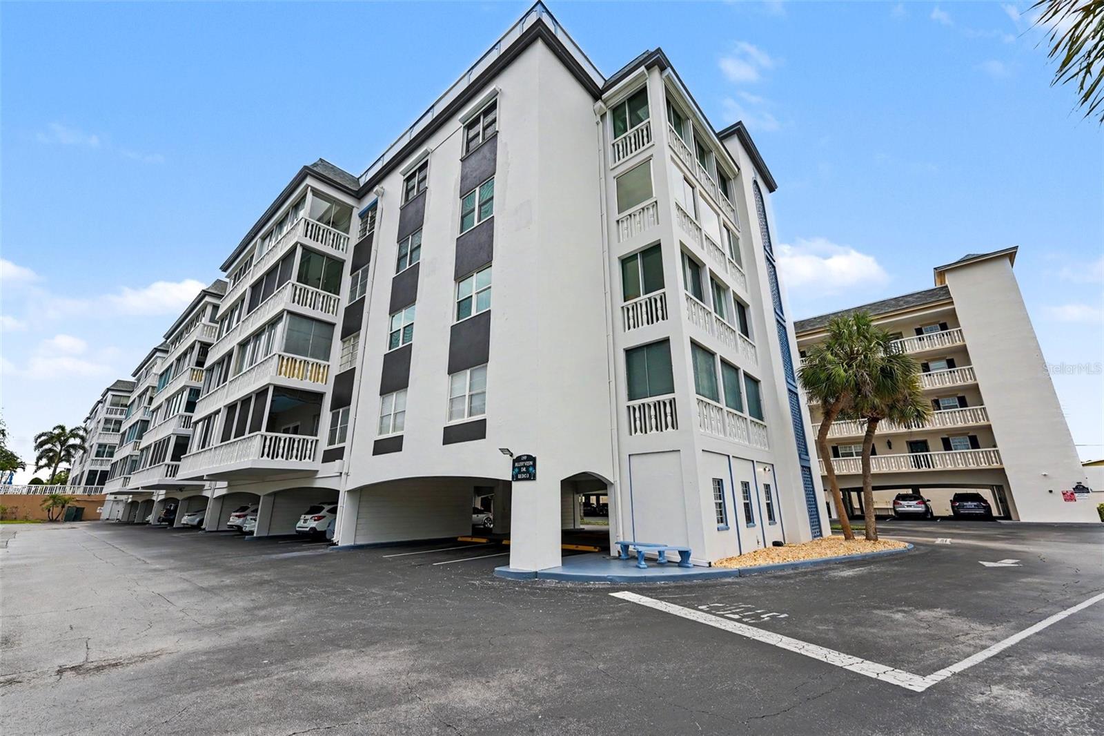 139 BLUFF VIEW DR #104