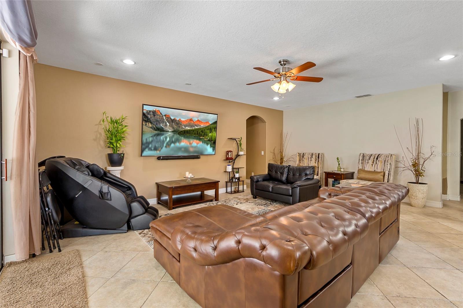 1945 ABBEY RIDGE DR