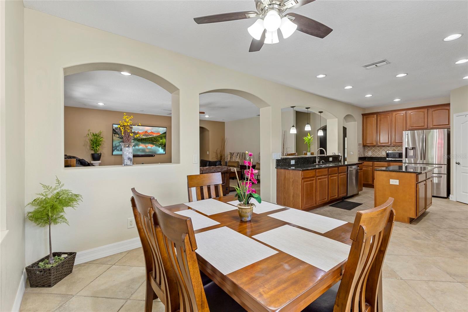 1945 ABBEY RIDGE DR