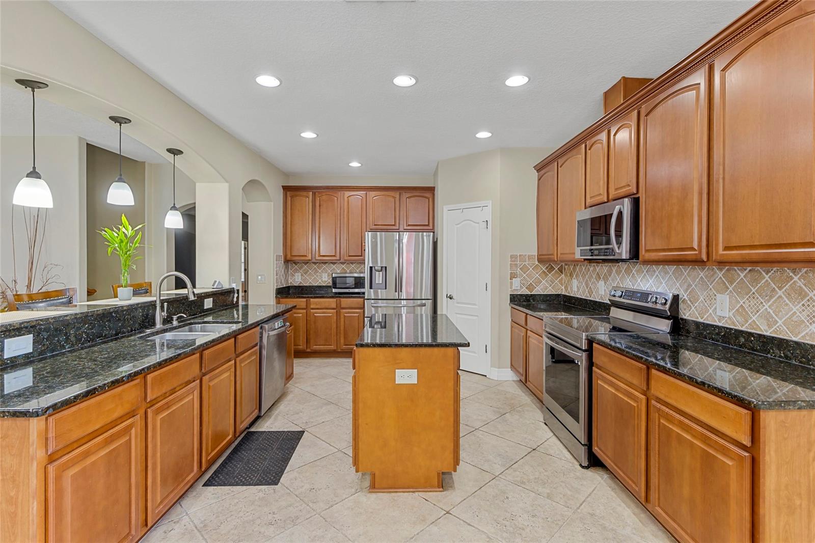 1945 ABBEY RIDGE DR