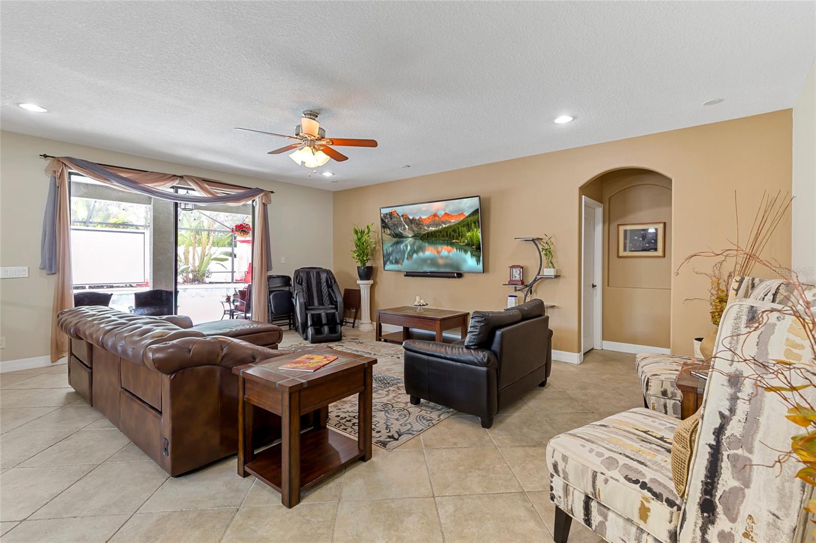 1945 ABBEY RIDGE DR