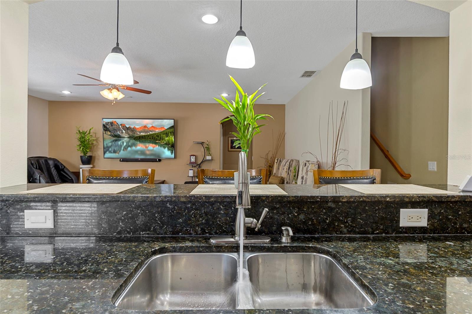 1945 ABBEY RIDGE DR
