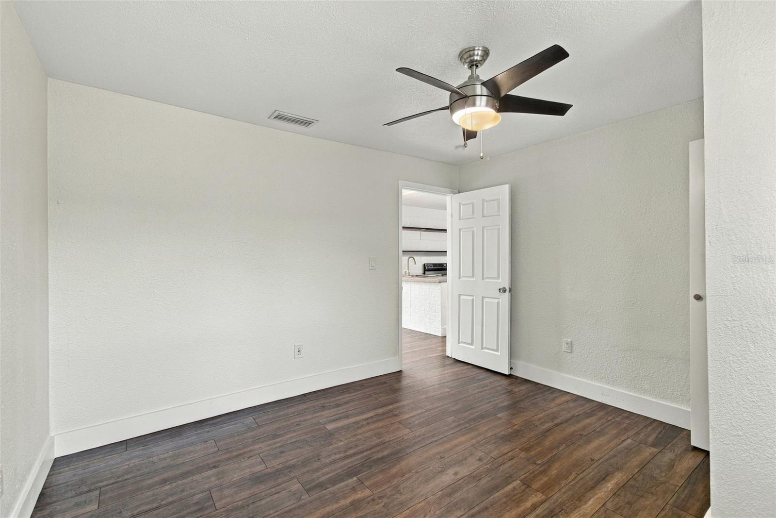 1611 E GENESEE ST
