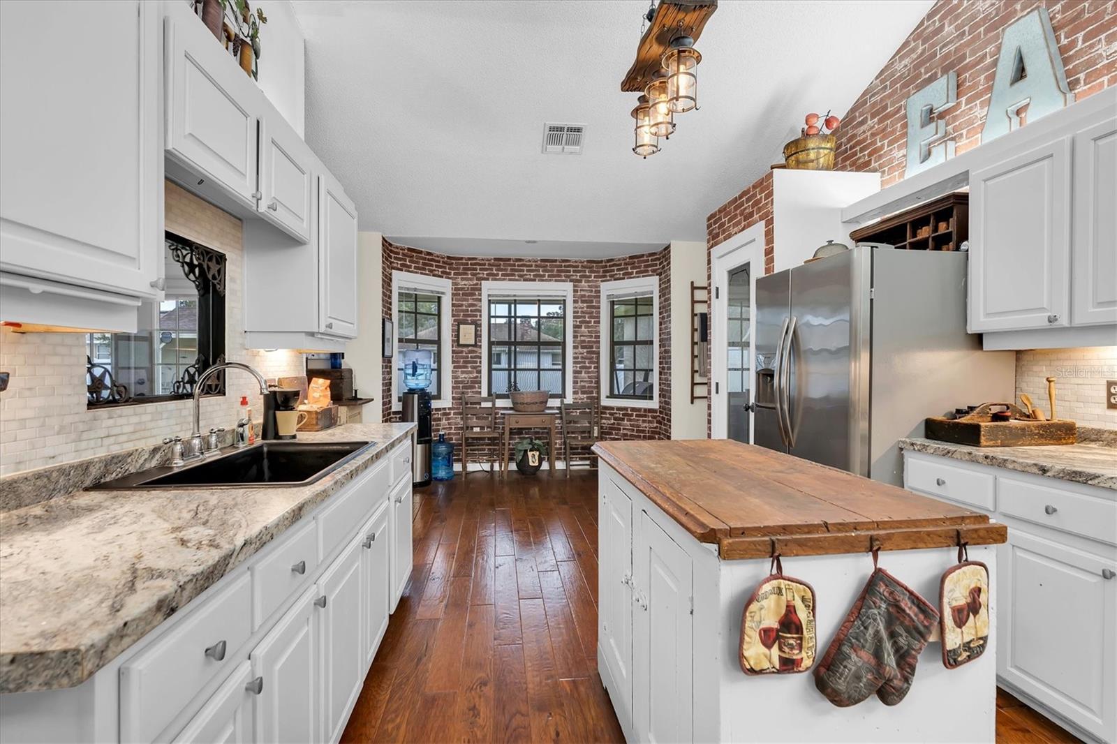 2703 SAVANNAH DR