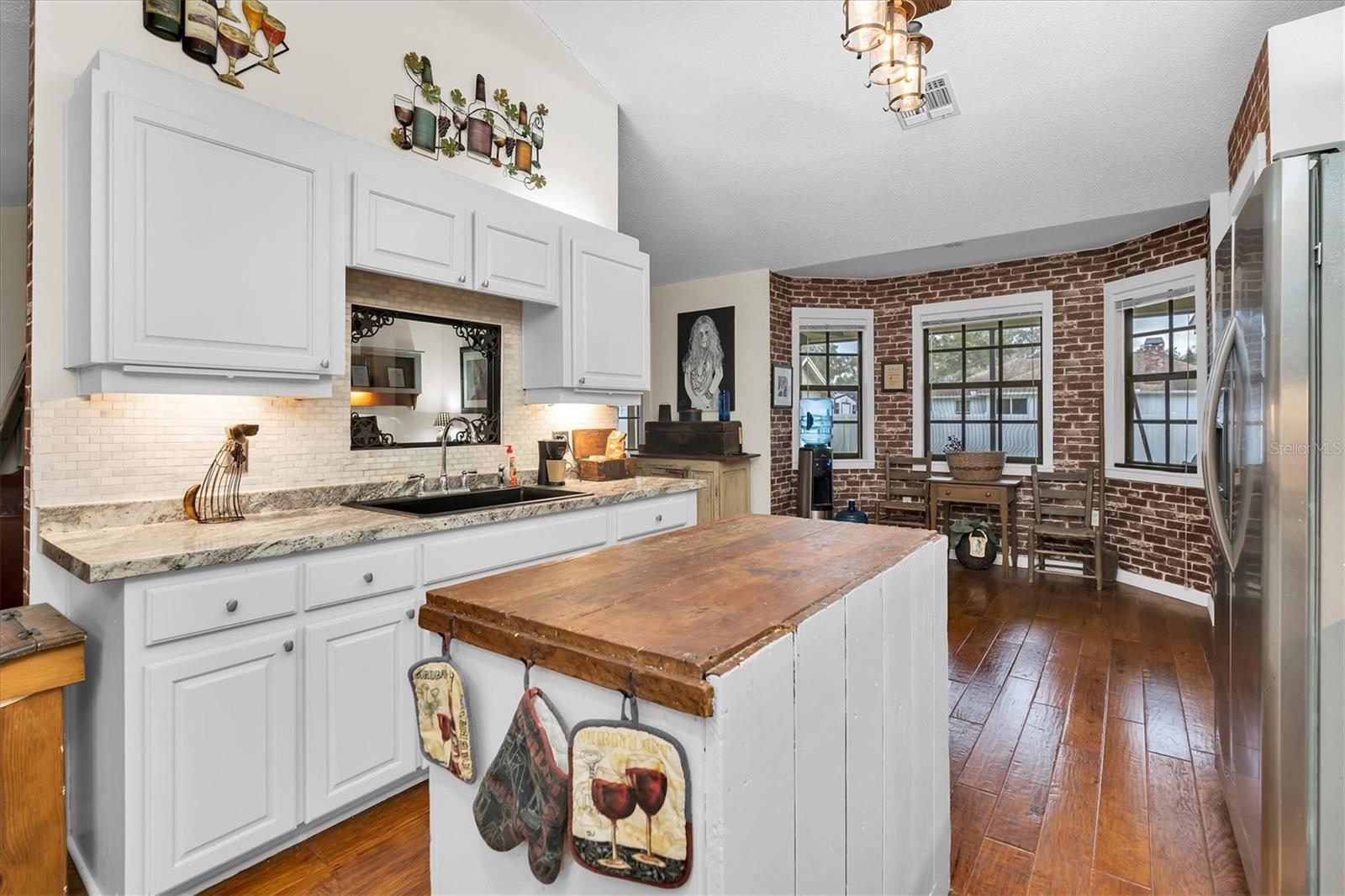 2703 SAVANNAH DR