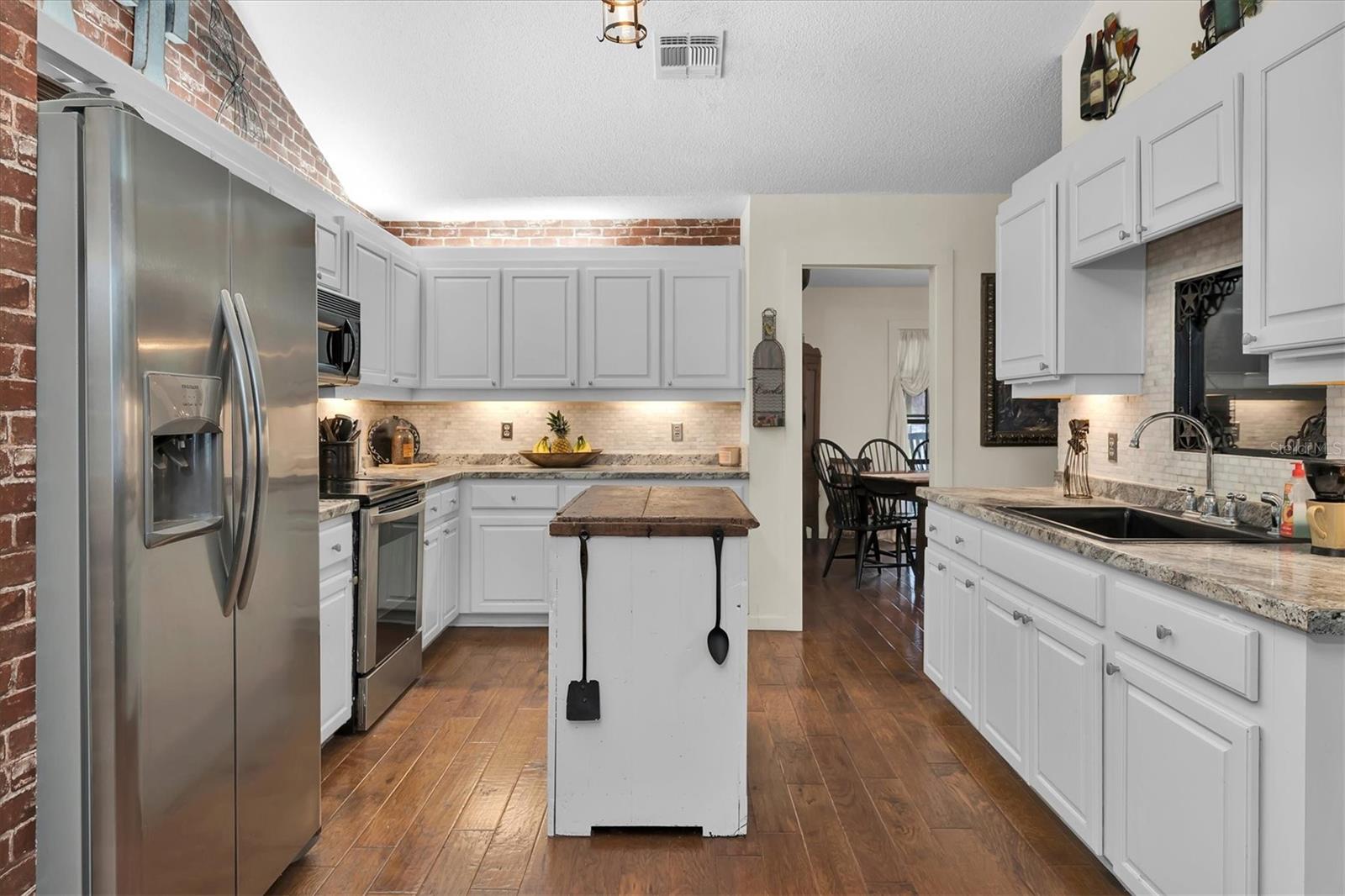 2703 SAVANNAH DR
