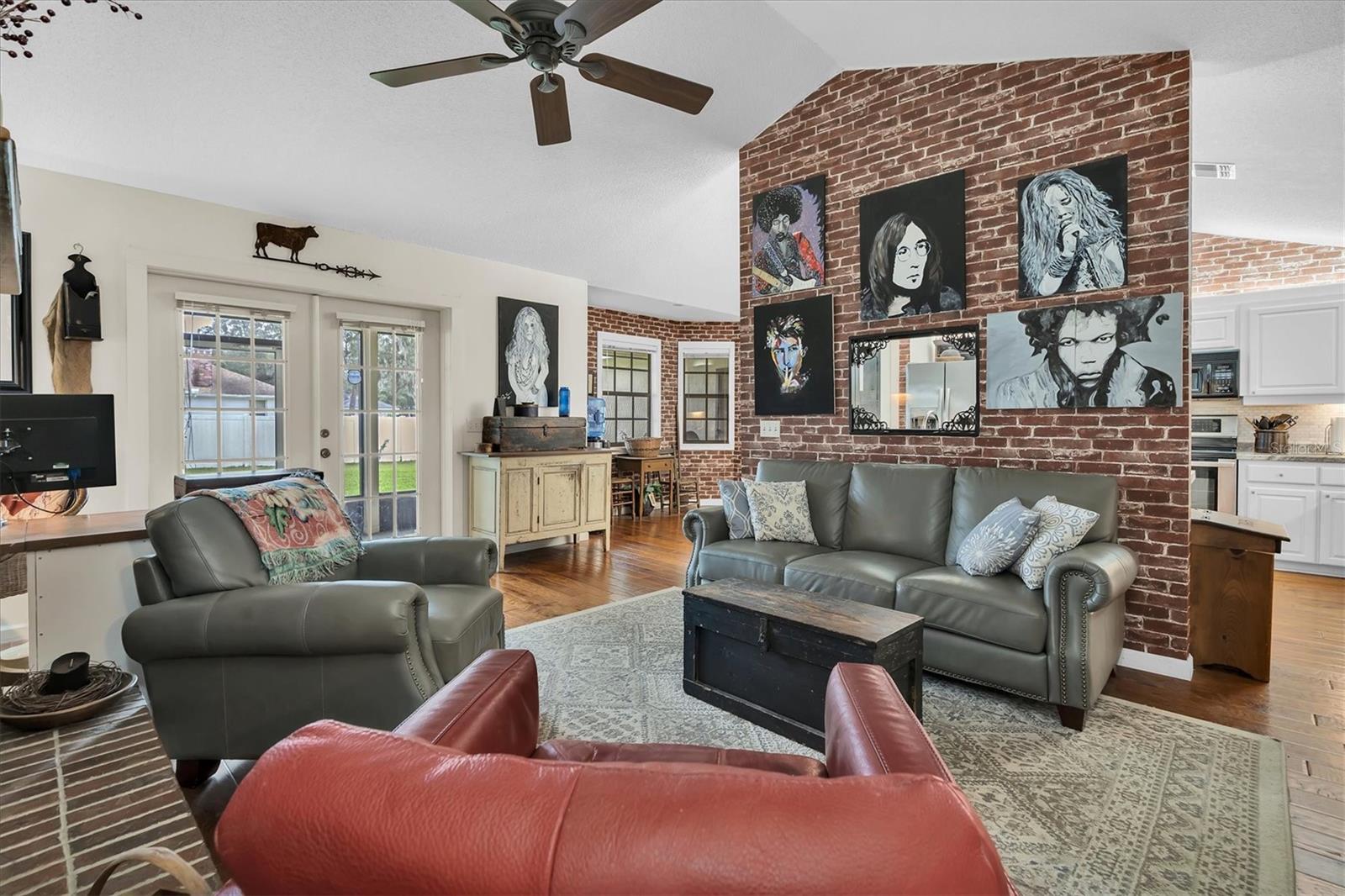 2703 SAVANNAH DR