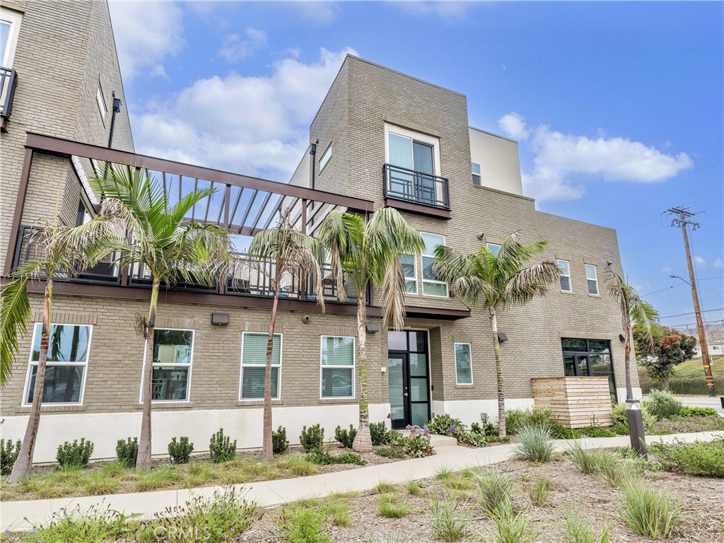 1290 E Thompson Boulevard 103