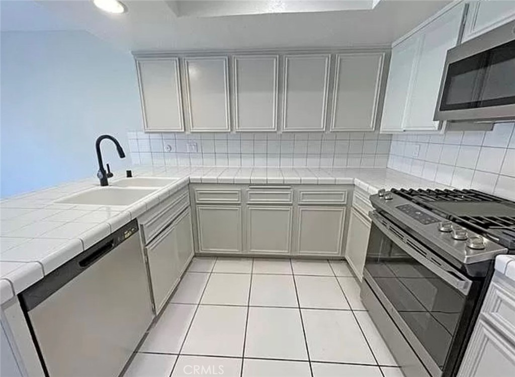 10022 Reseda Boulevard 18