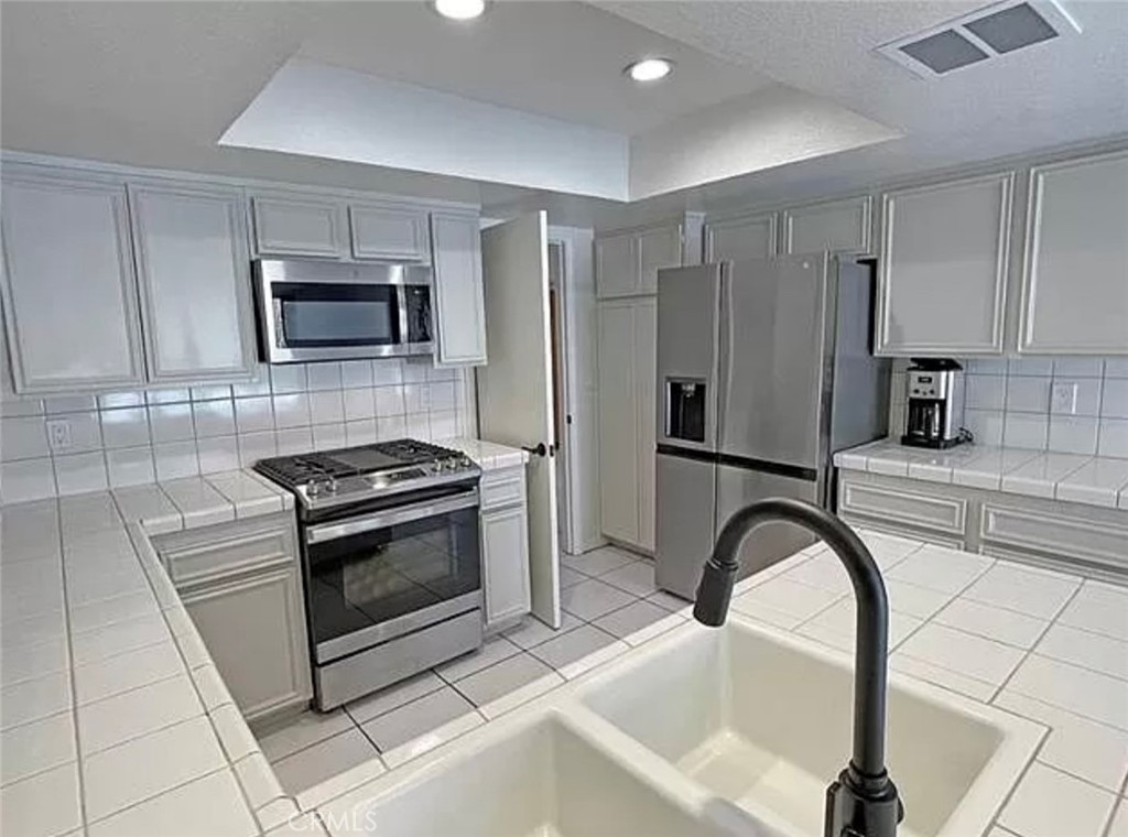 10022 Reseda Boulevard 18