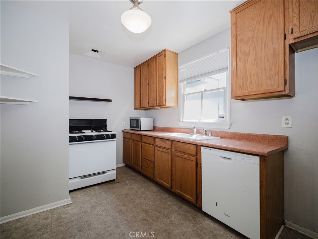 16918 Bassett Street