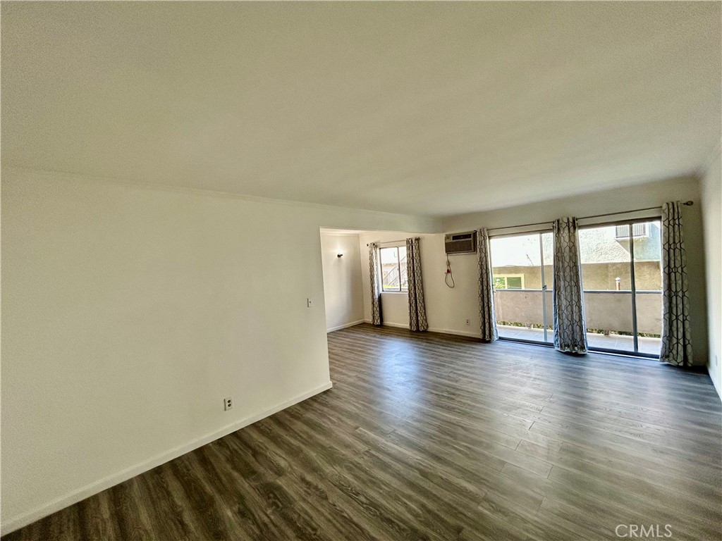14823 Gilmore 106W