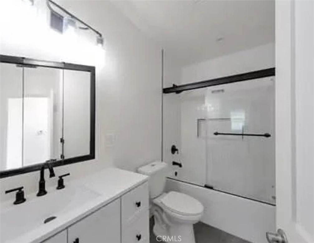 6159 Clybourn Avenue