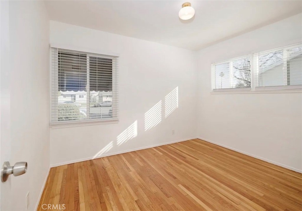 8123 Lindley